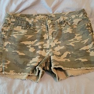 Rue 21 camo jean shorts. Size 9/10